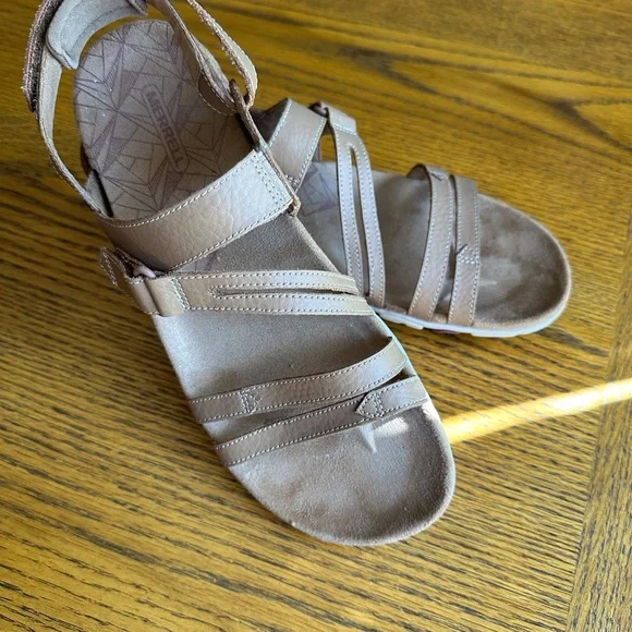 Merrell Women's Tan Strappy Sandals - Picture 8 of 8
